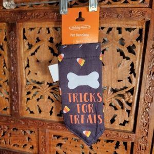 NWT Tricks for Treats Candy Corn Pet Bandana, Size M-L